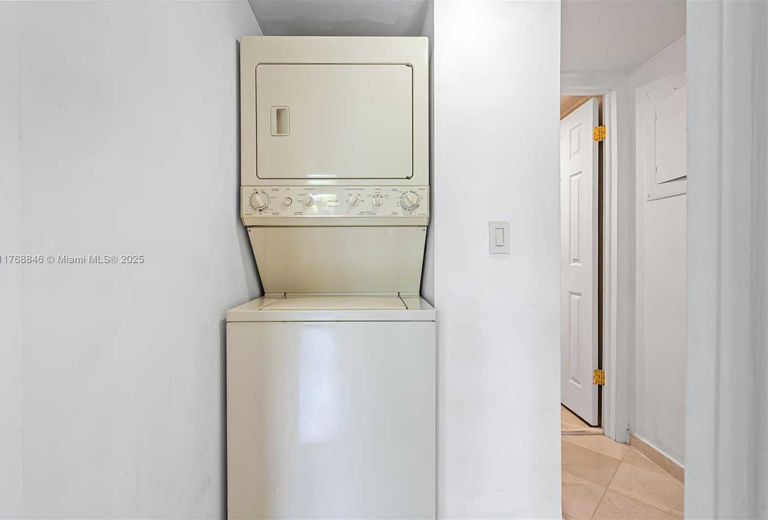 Small Image of 77 CRANDON BLVD #2B, Key Biscayne Number 31