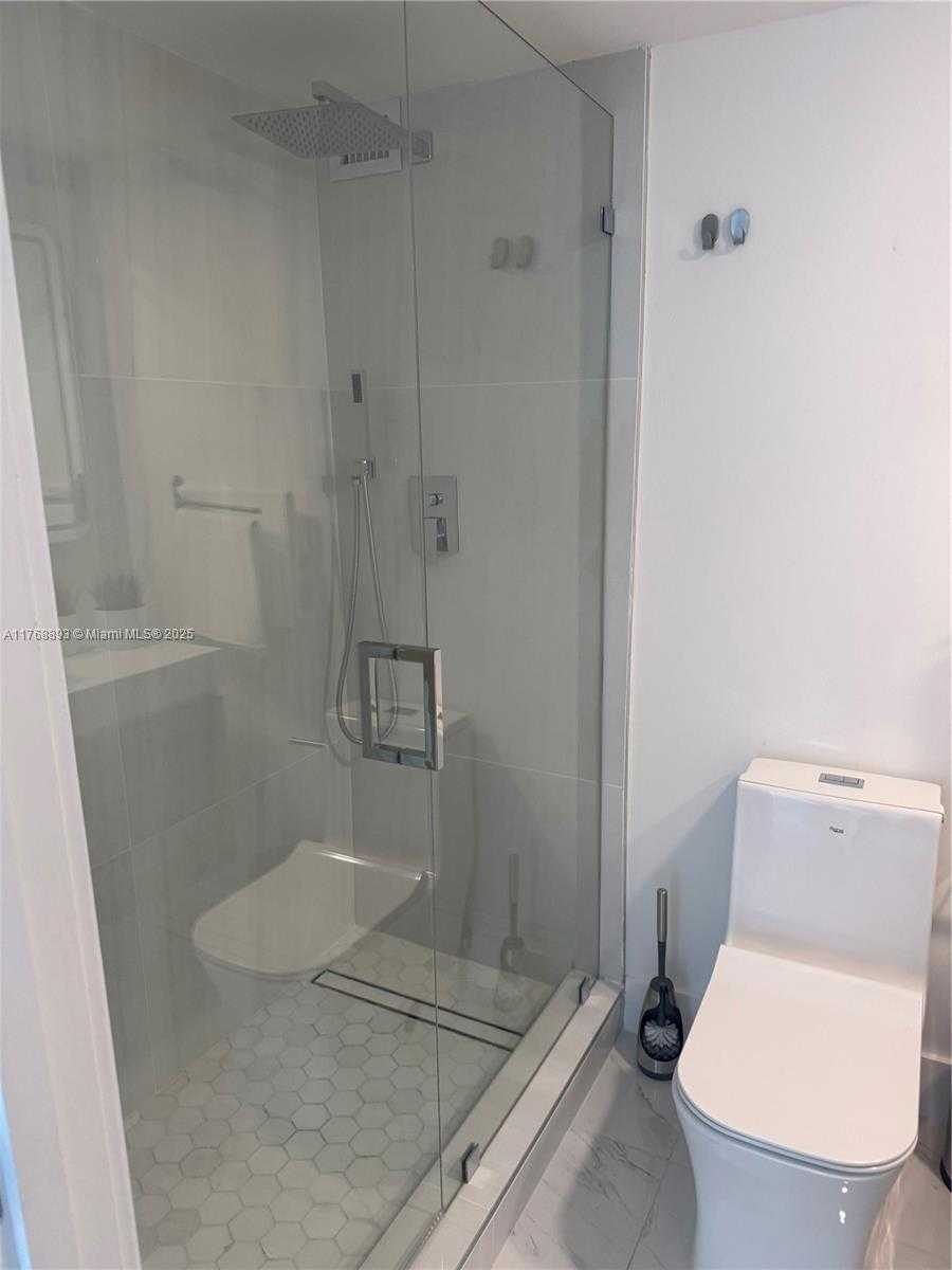 Small Image of 6770 INDIAN CREEK DR #9E, Miami Beach Number 12