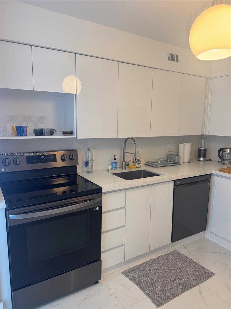 Small Image of 6770 INDIAN CREEK DR #9E, Miami Beach Number 14