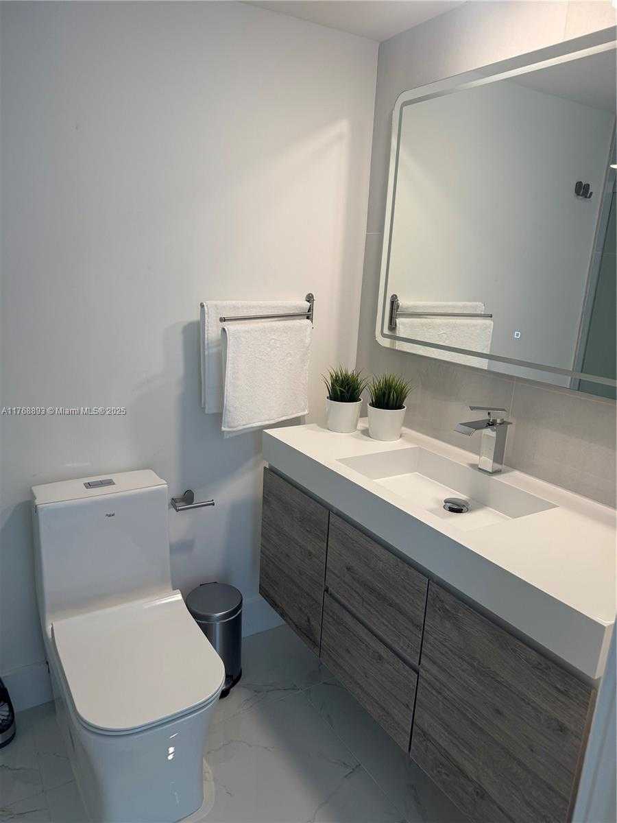 Small Image of 6770 INDIAN CREEK DR #9E, Miami Beach Number 15