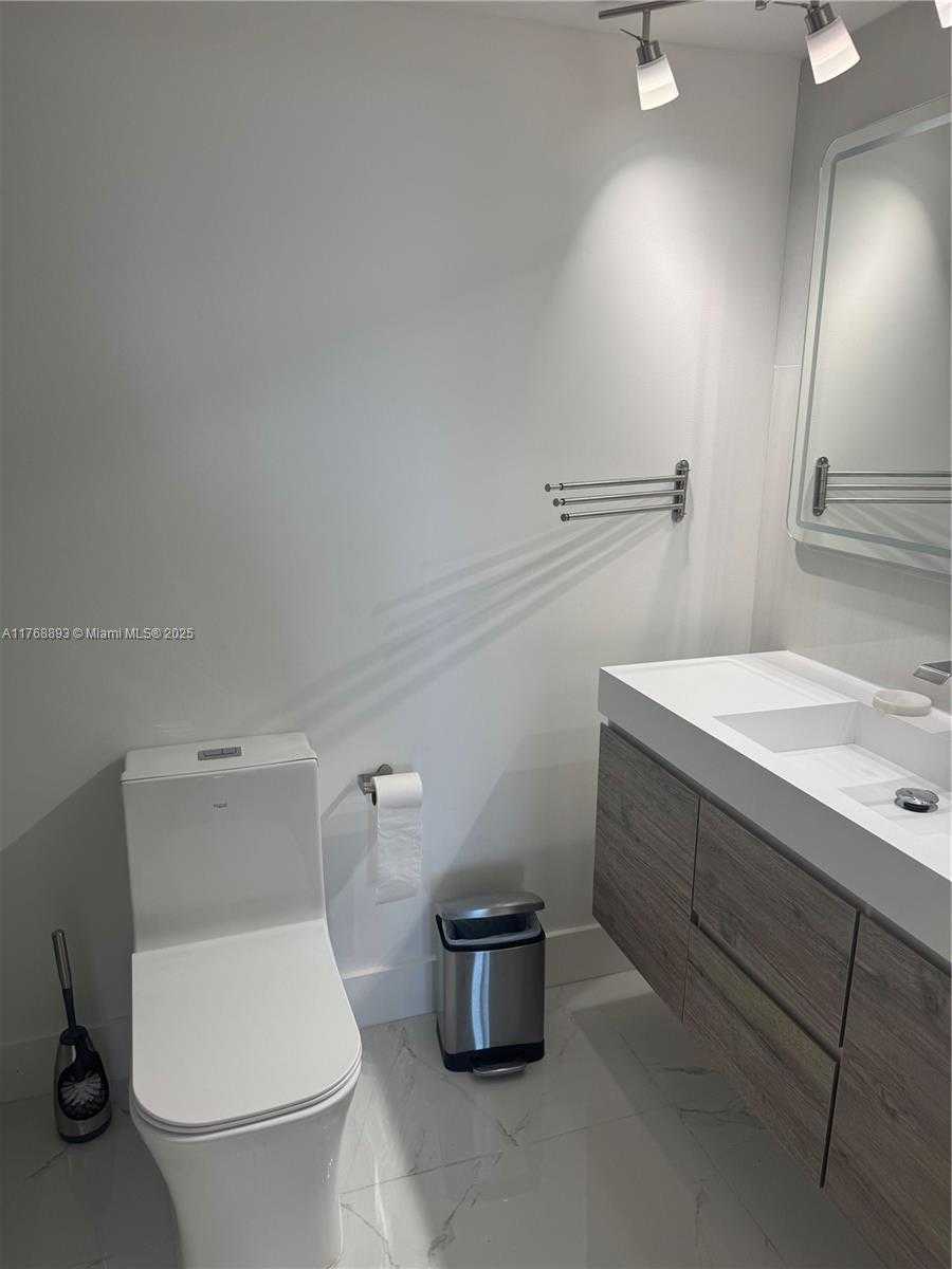 Small Image of 6770 INDIAN CREEK DR #9E, Miami Beach Number 9