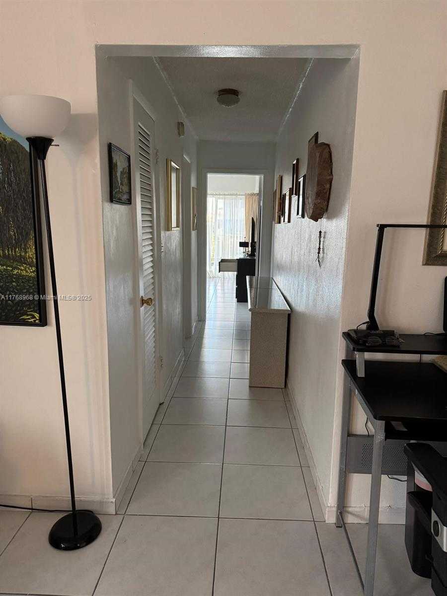 Small Image of 1340 LINCOLN RD #401, Miami Beach Number 13