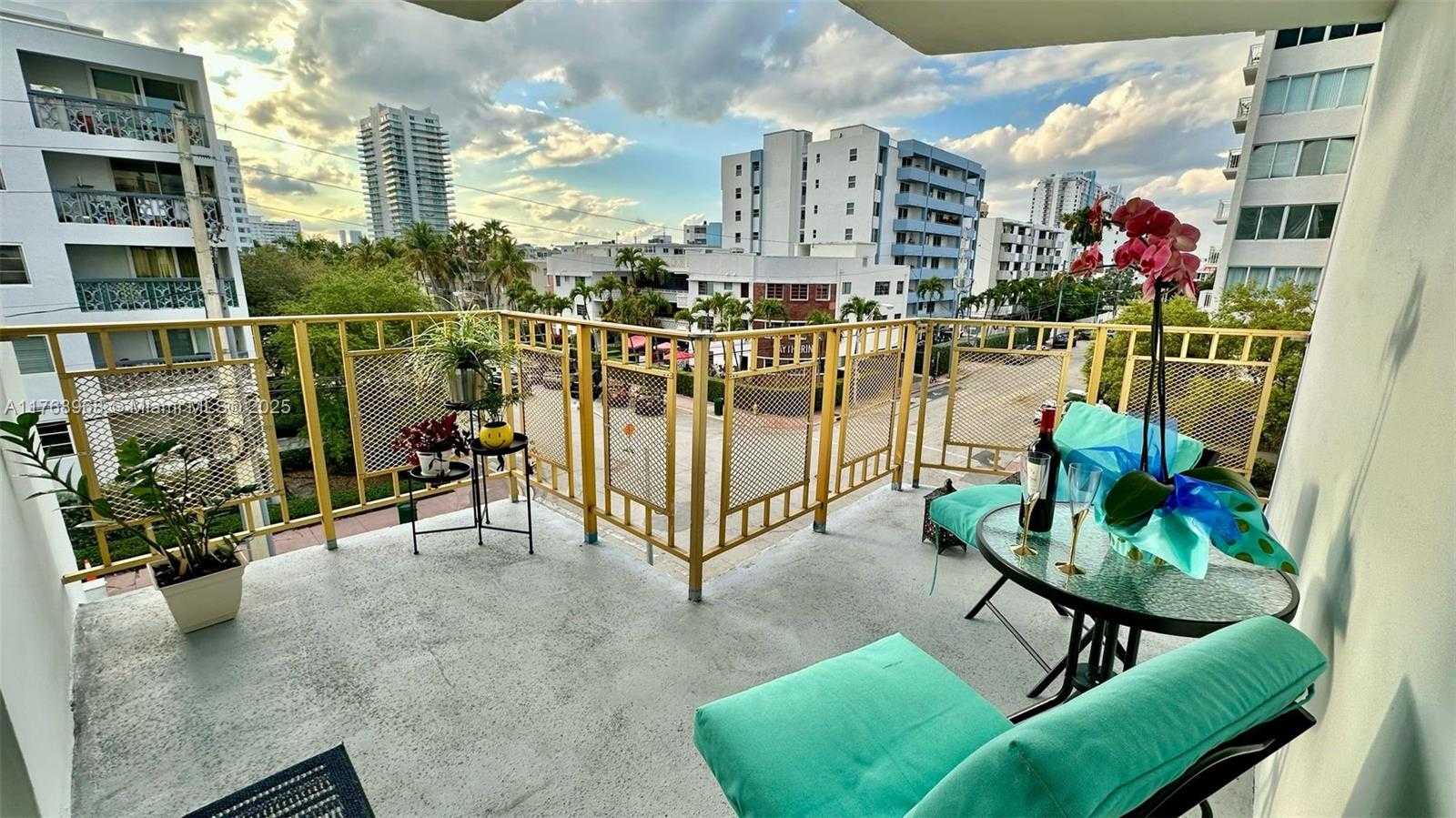Small Image of 1340 LINCOLN RD #401, Miami Beach Number 2