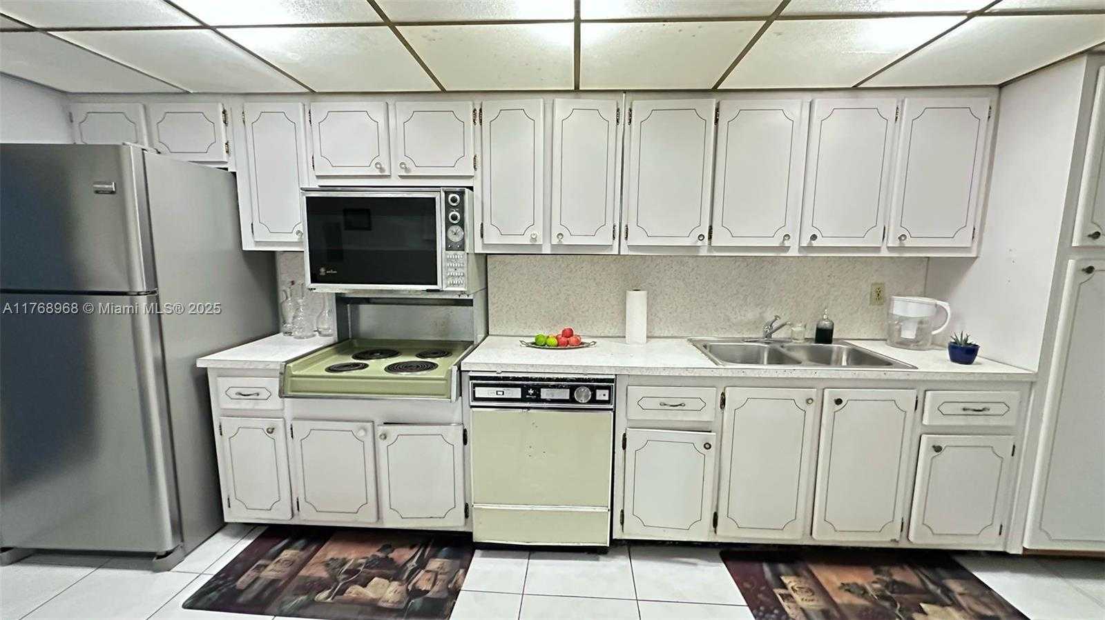 Small Image of 1340 LINCOLN RD #401, Miami Beach Number 24