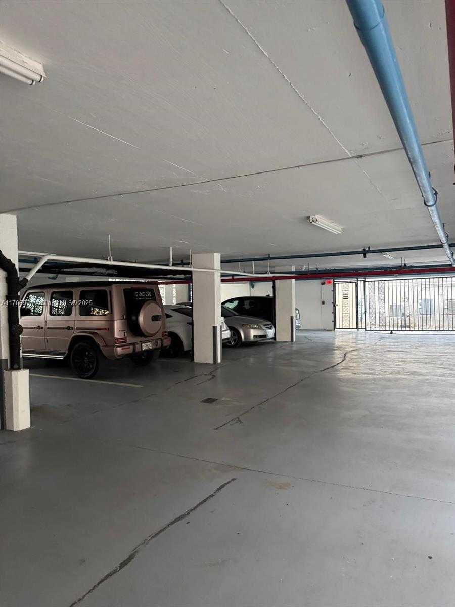 Small Image of 1340 LINCOLN RD #401, Miami Beach Number 31