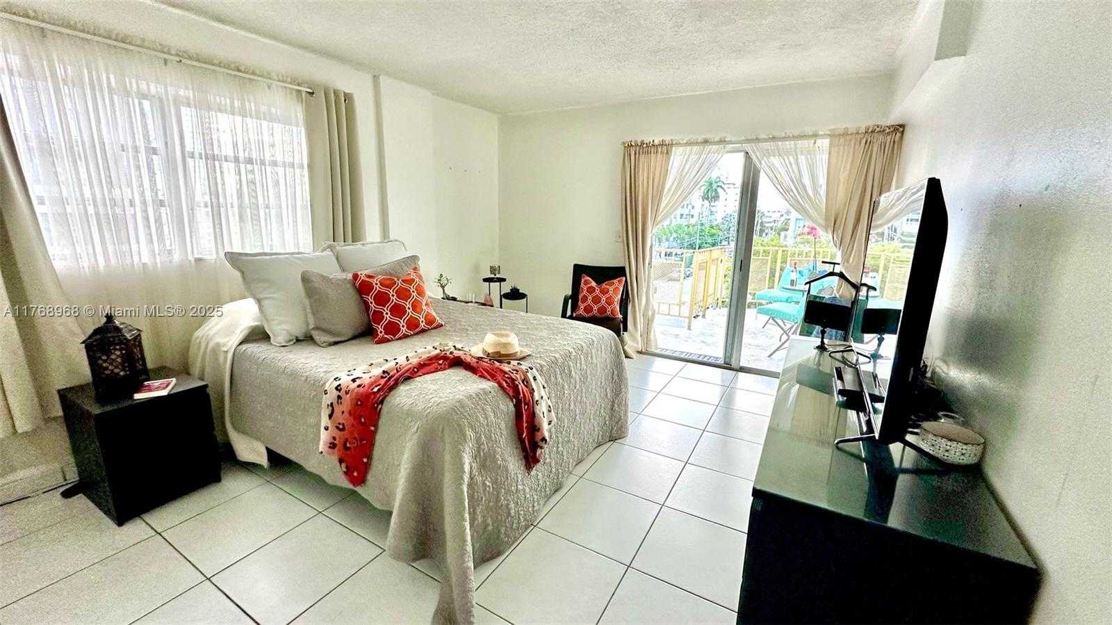 Small Image of 1340 LINCOLN RD #401, Miami Beach Number 5
