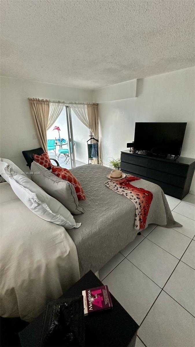 Small Image of 1340 LINCOLN RD #401, Miami Beach Number 8