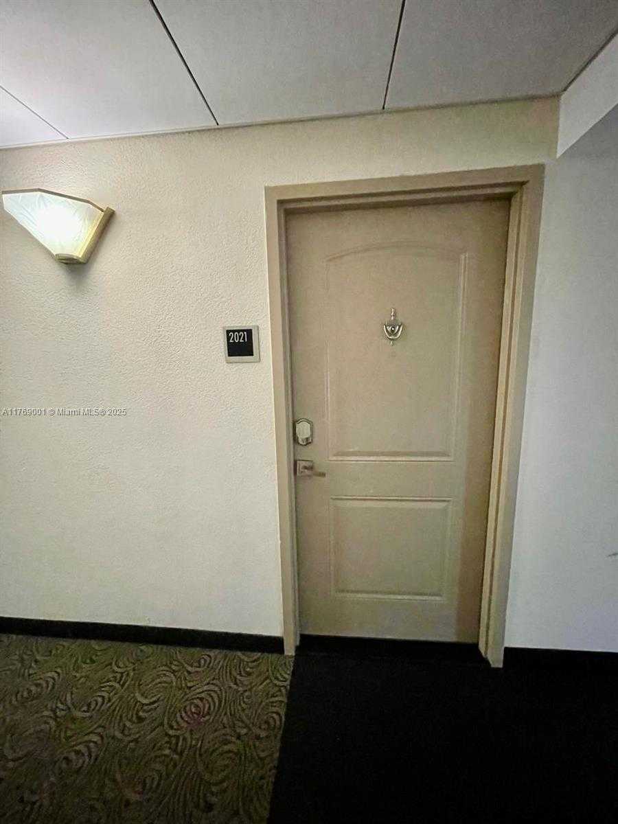 Small Image of 100 BAYVIEW DR #2021, Sunny Isles Beach Number 10