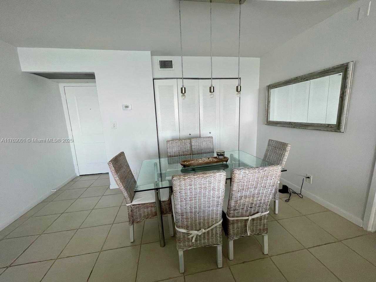 Small Image of 100 BAYVIEW DR #2021, Sunny Isles Beach Number 14