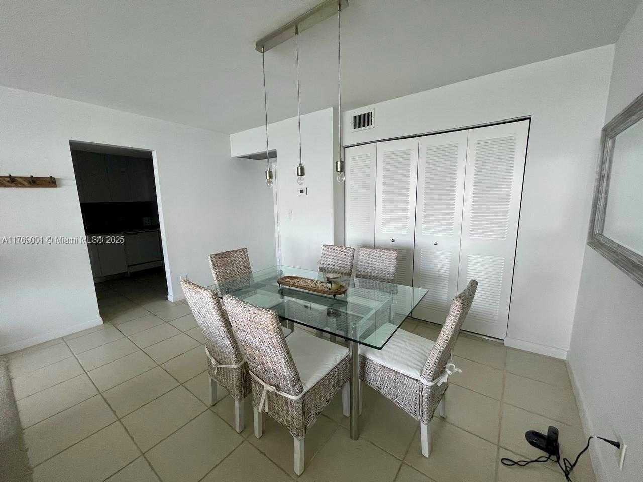 Small Image of 100 BAYVIEW DR #2021, Sunny Isles Beach Number 16