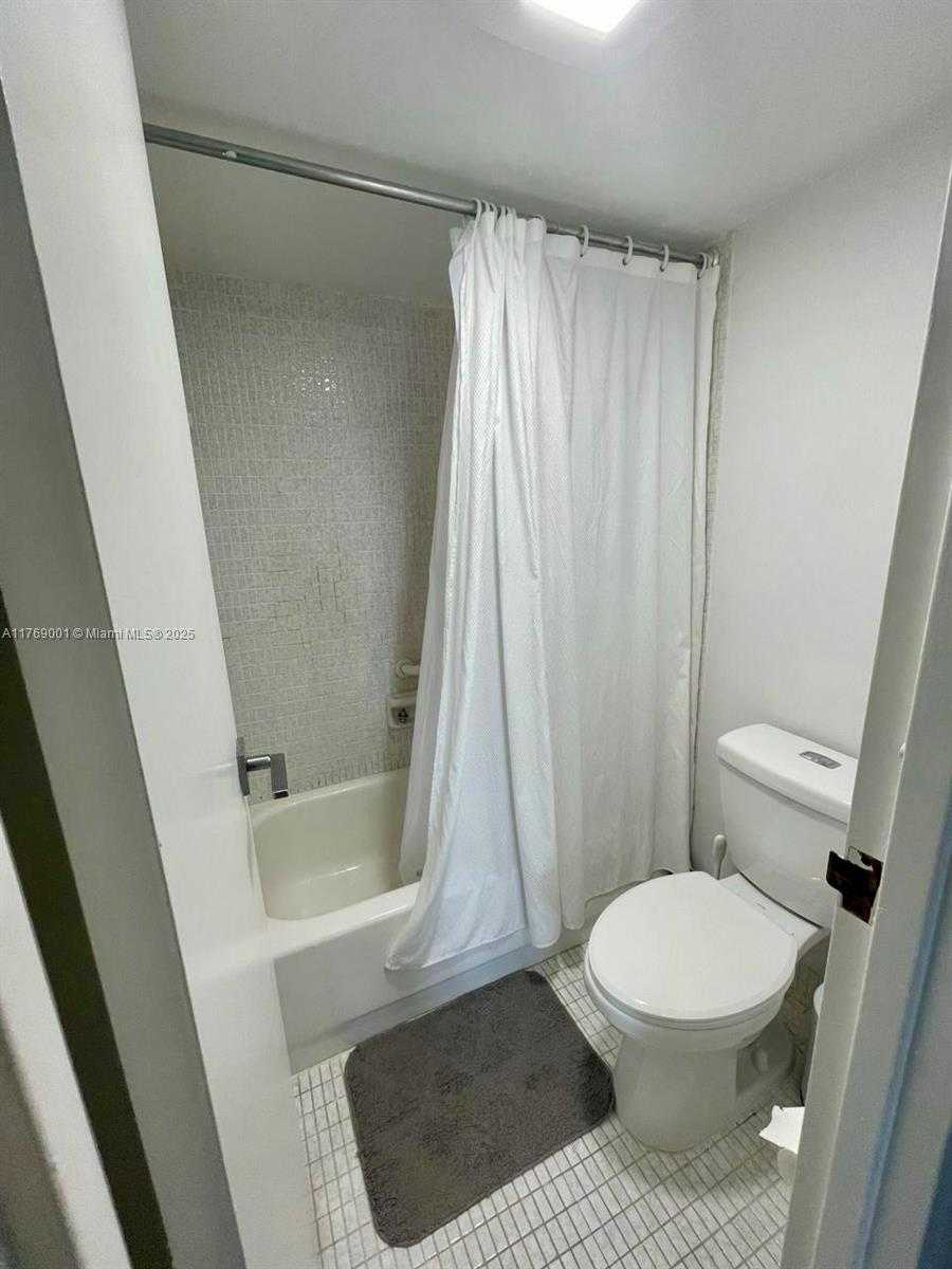 Small Image of 100 BAYVIEW DR #2021, Sunny Isles Beach Number 36