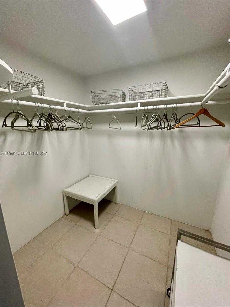 Small Image of 100 BAYVIEW DR #2021, Sunny Isles Beach Number 37