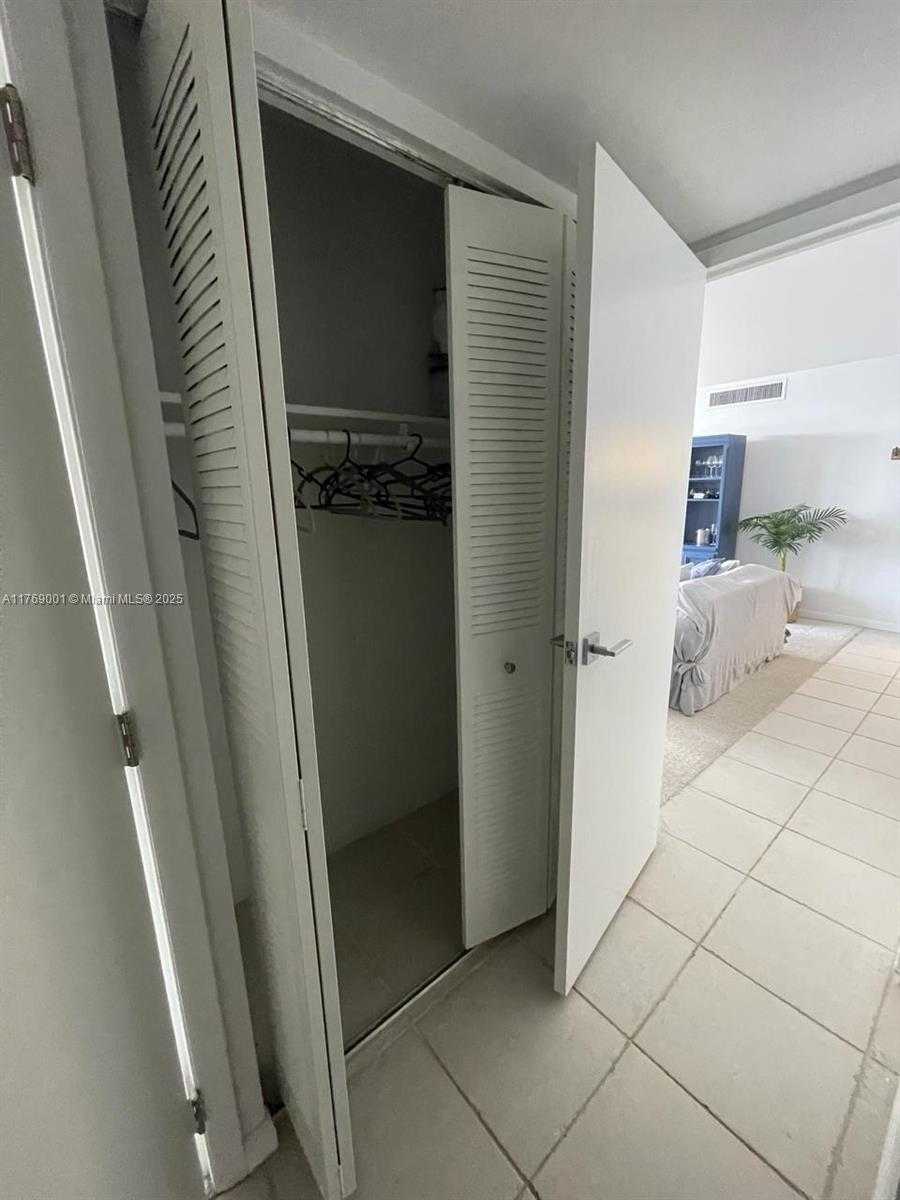 Small Image of 100 BAYVIEW DR #2021, Sunny Isles Beach Number 38