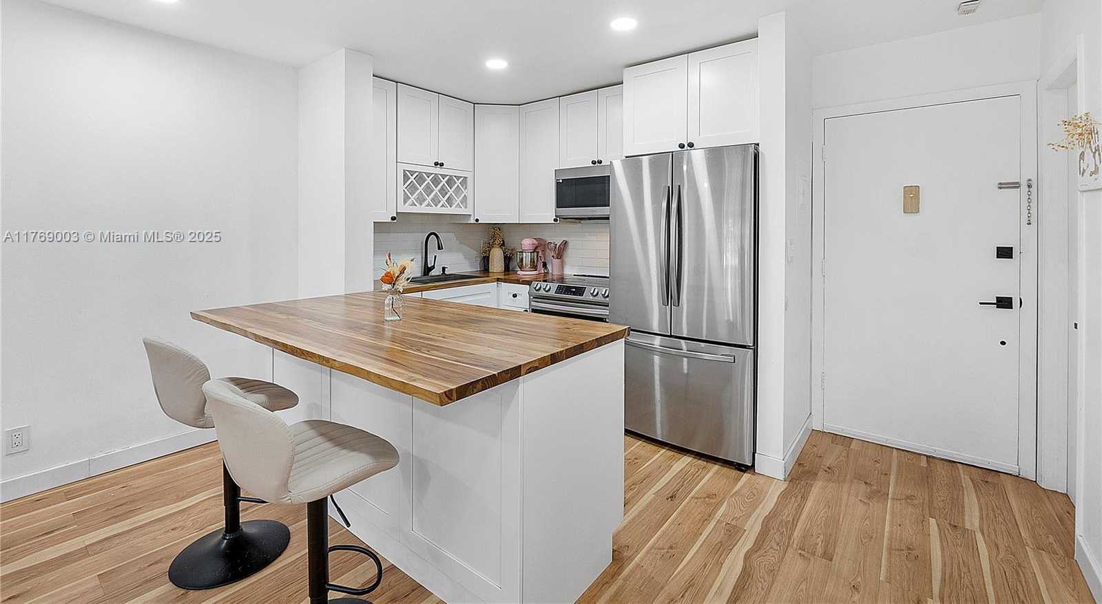 Small Image of 1520 MCKINLEY ST #206E, Hollywood Number 4
