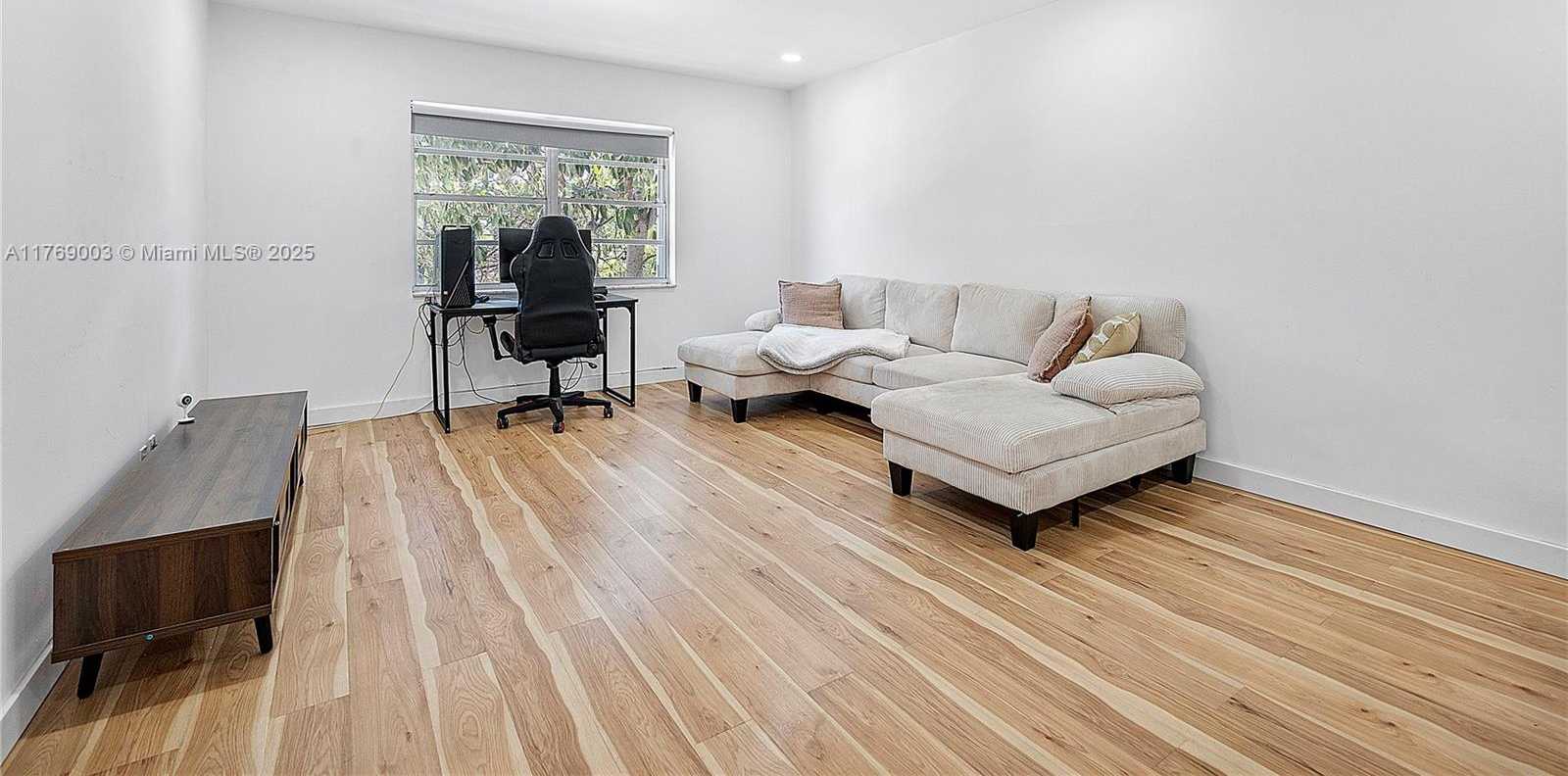 Small Image of 1520 MCKINLEY ST #206E, Hollywood Number 7