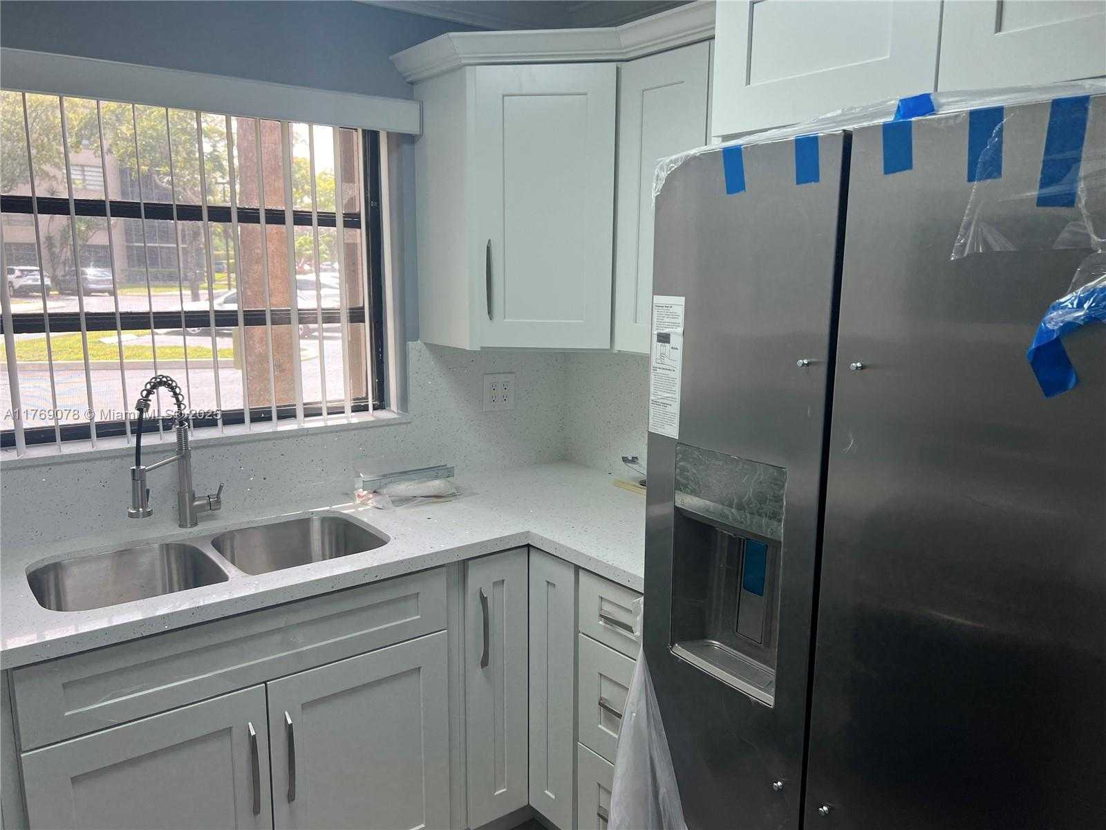 Small Image of 1001 COLONY POINT CIR #114, Pembroke Pines Number 10