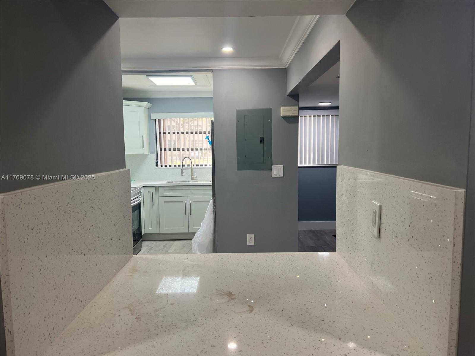 Small Image of 1001 COLONY POINT CIR #114, Pembroke Pines Number 11