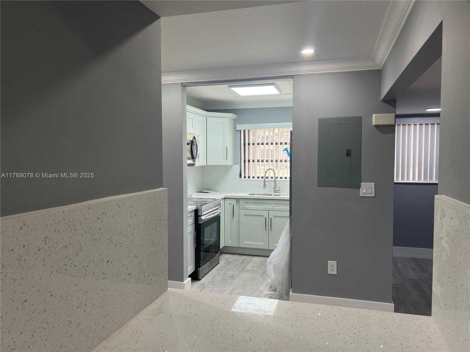 Small Image of 1001 COLONY POINT CIR #114, Pembroke Pines Number 12