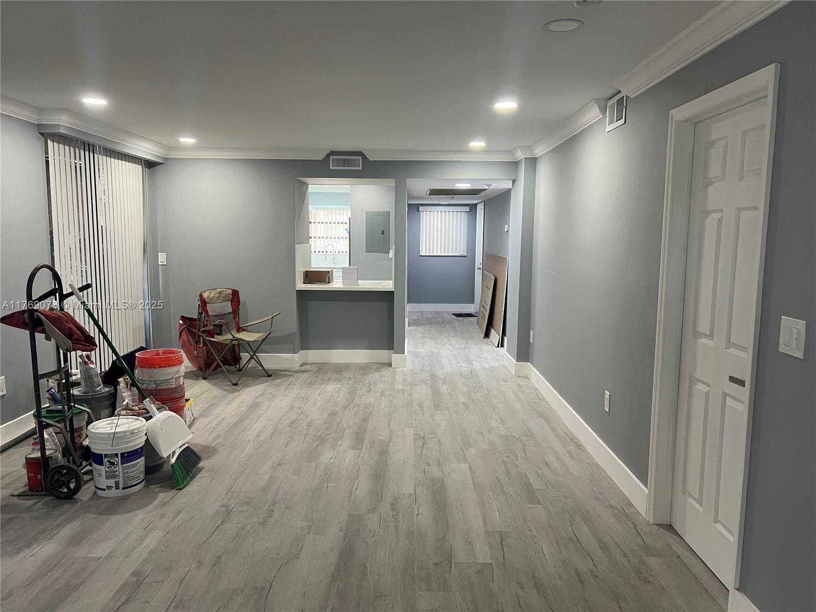 Small Image of 1001 COLONY POINT CIR #114, Pembroke Pines Number 13