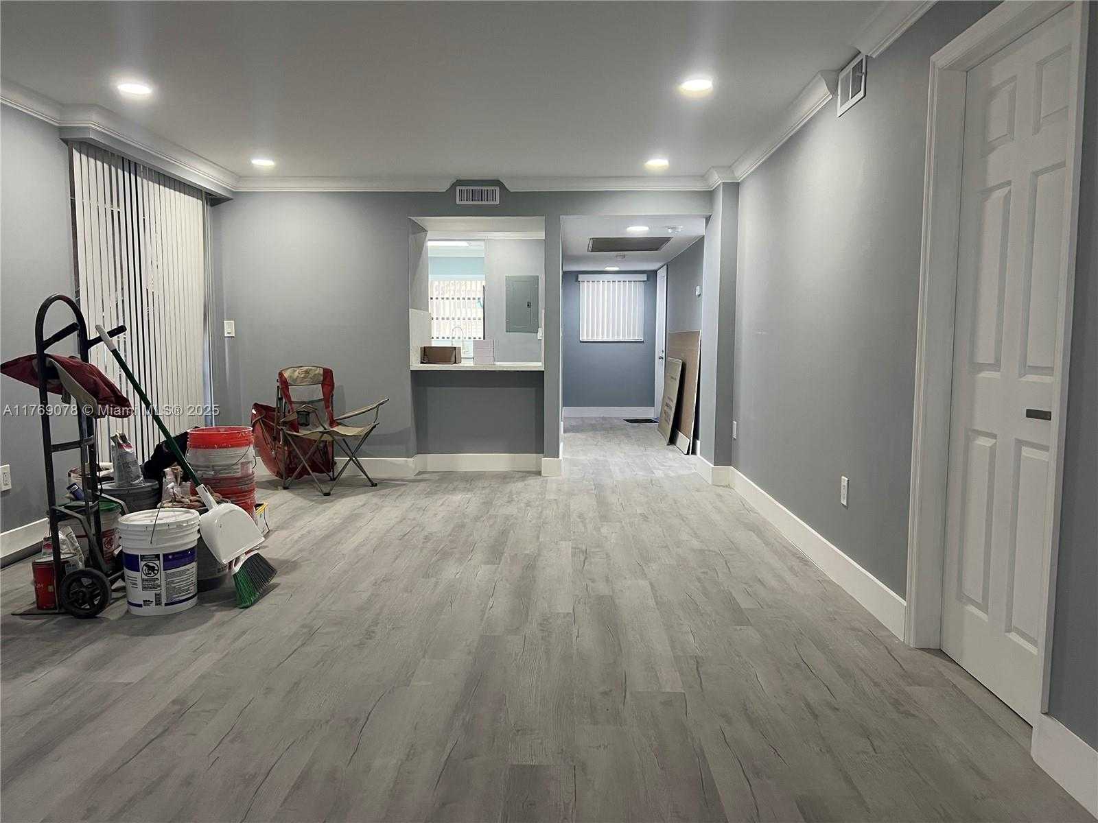 Small Image of 1001 COLONY POINT CIR #114, Pembroke Pines Number 14