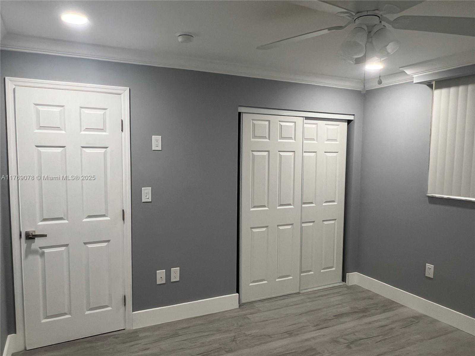 Small Image of 1001 COLONY POINT CIR #114, Pembroke Pines Number 16
