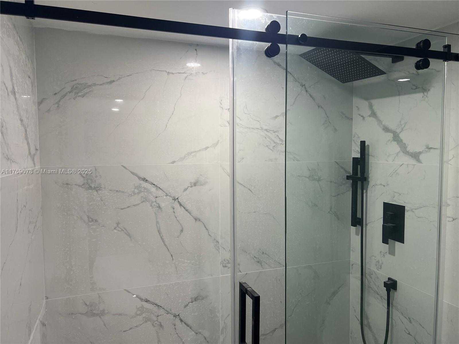 Small Image of 1001 COLONY POINT CIR #114, Pembroke Pines Number 19