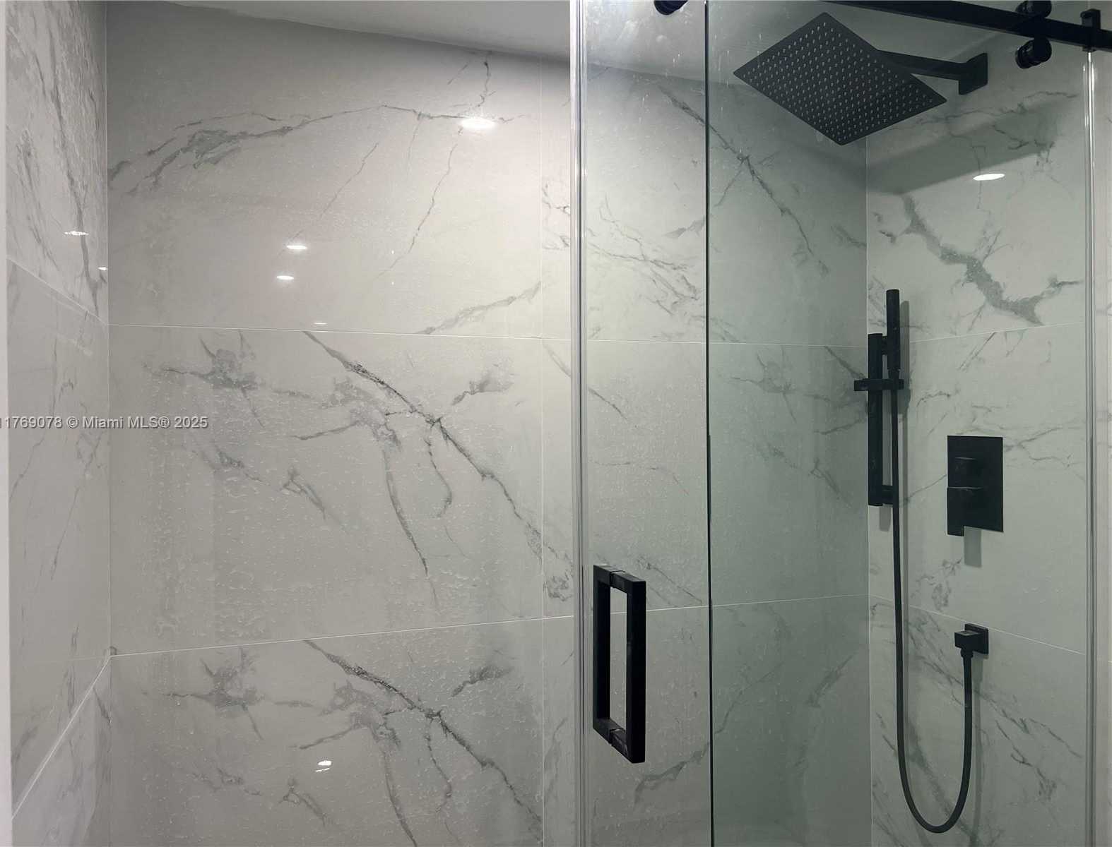 Small Image of 1001 COLONY POINT CIR #114, Pembroke Pines Number 20
