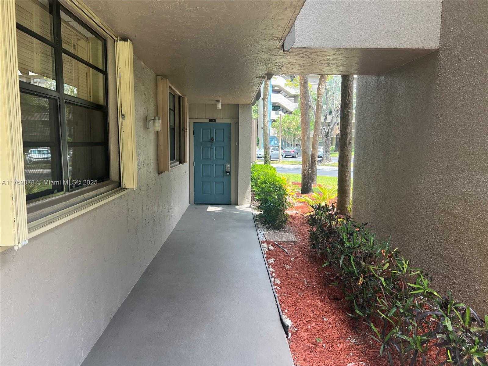 Small Image of 1001 COLONY POINT CIR #114, Pembroke Pines Number 3