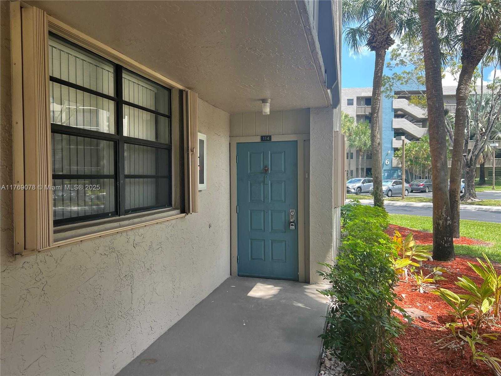 Small Image of 1001 COLONY POINT CIR #114, Pembroke Pines Number 4