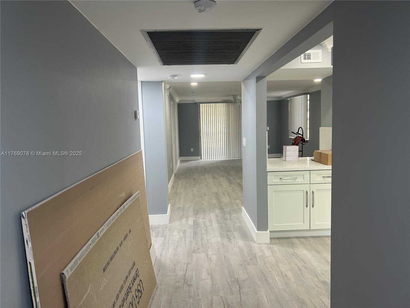 Small Image of 1001 COLONY POINT CIR #114, Pembroke Pines Number 6