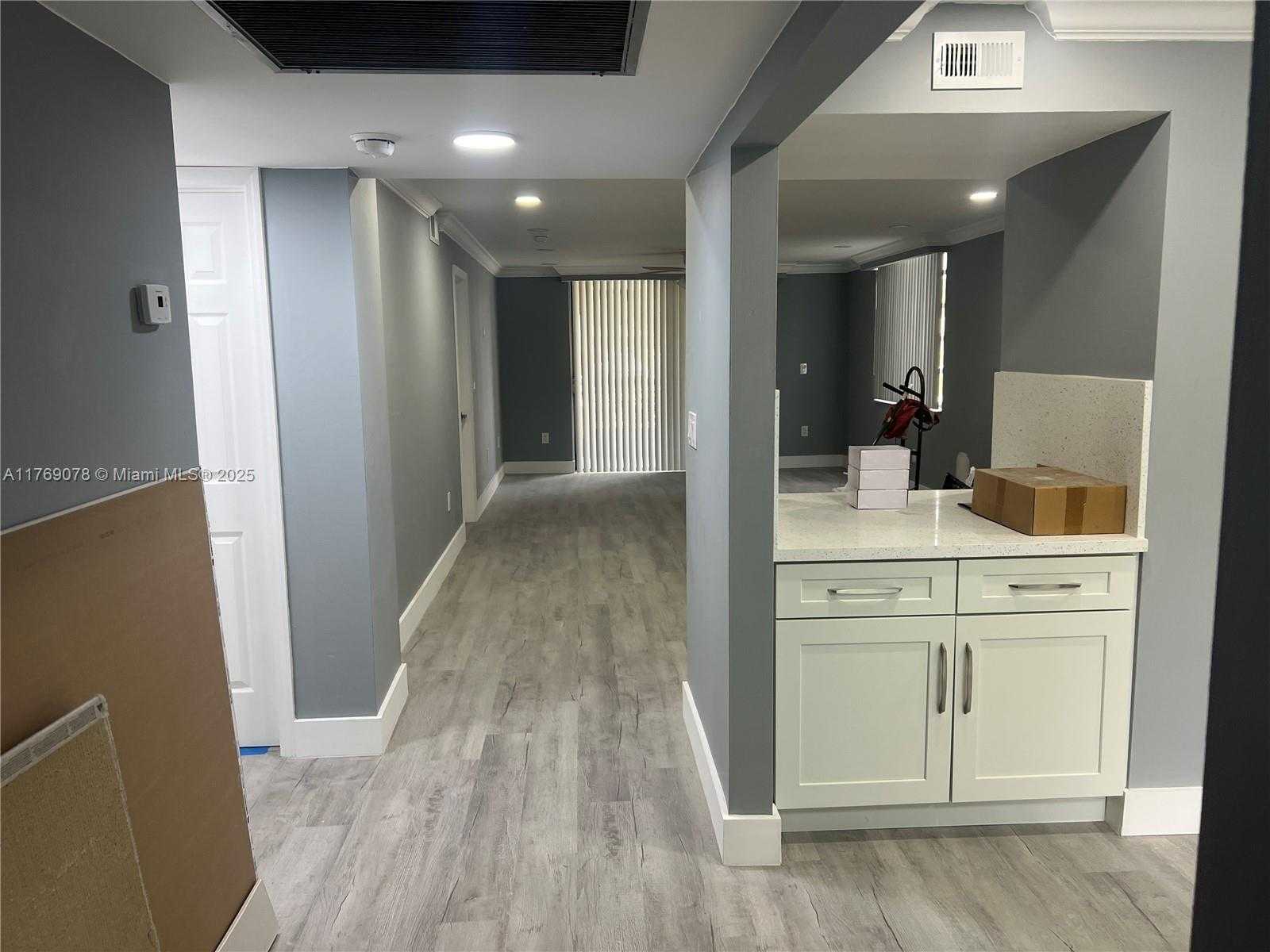 Small Image of 1001 COLONY POINT CIR #114, Pembroke Pines Number 7