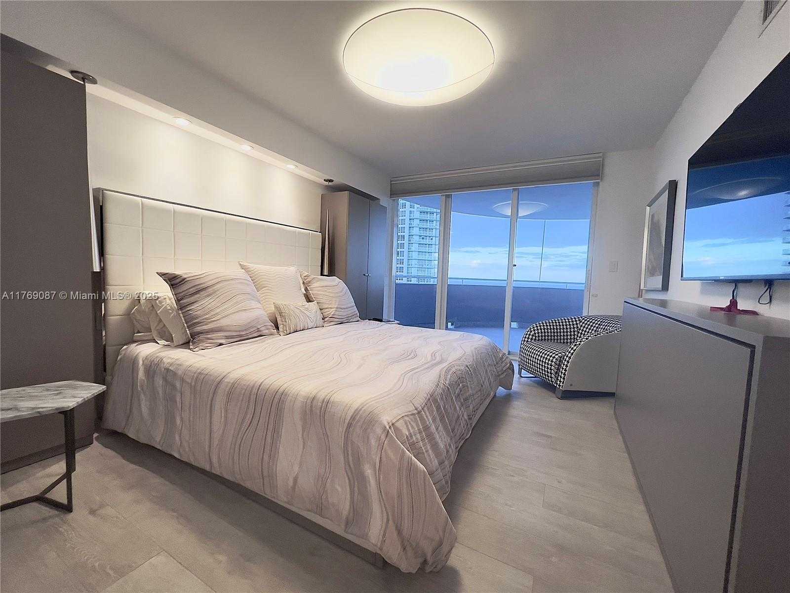 Small Image of 6301 COLLINS AVE #3001, Miami Beach Number 12