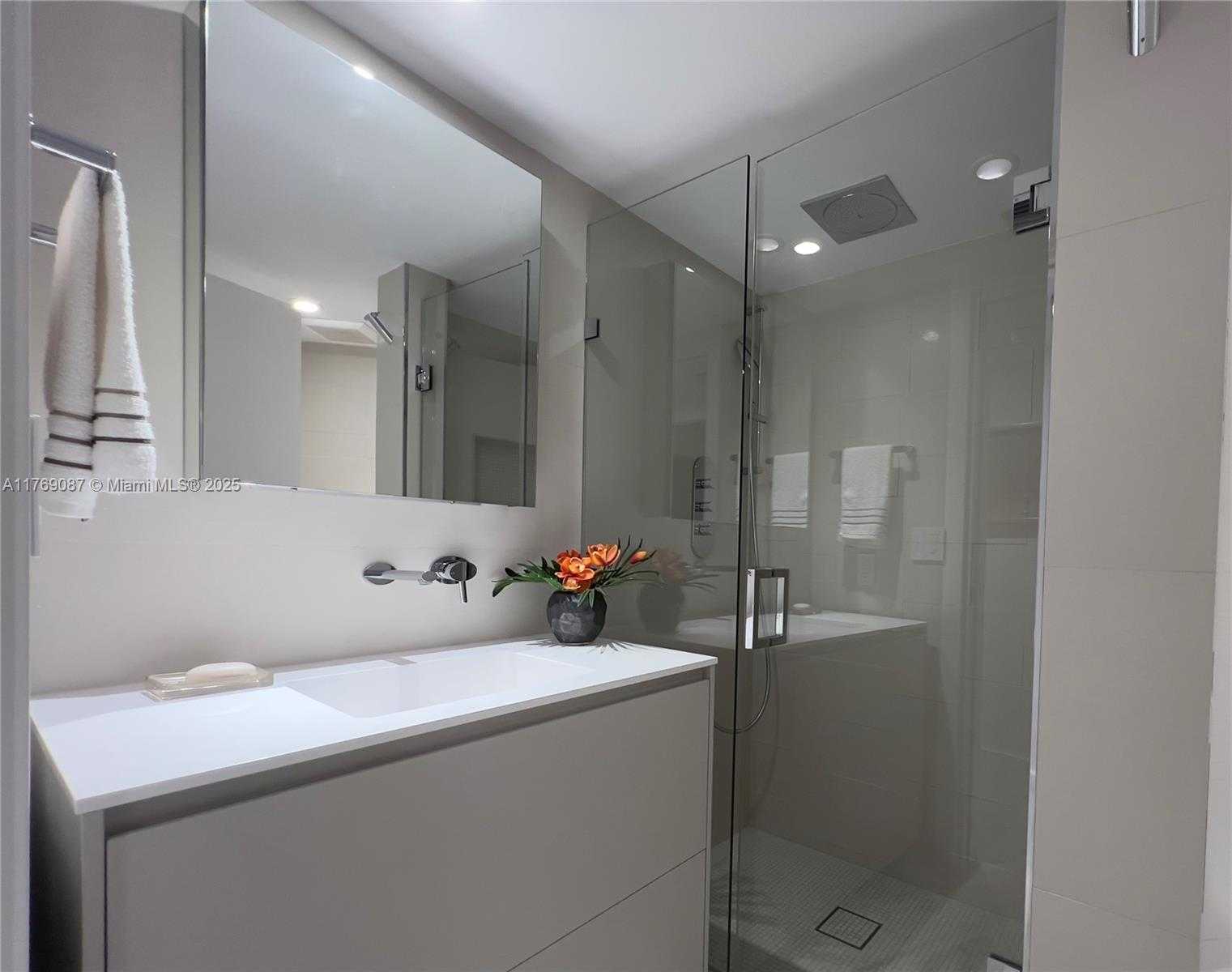 Small Image of 6301 COLLINS AVE #3001, Miami Beach Number 15