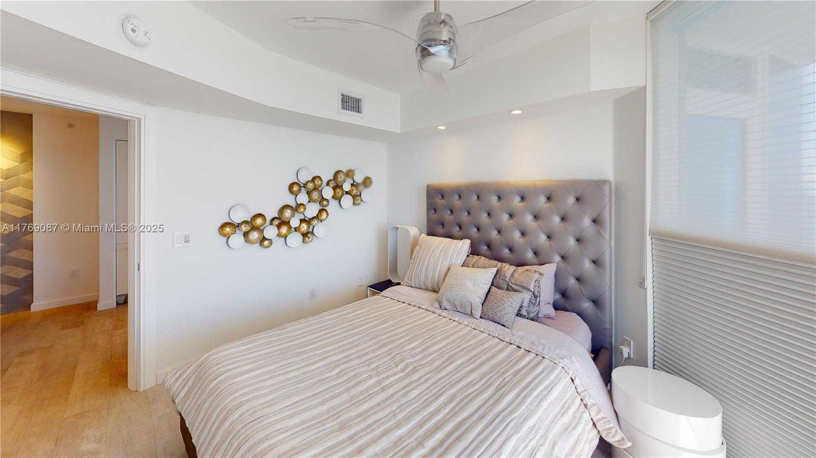 Small Image of 6301 COLLINS AVE #3001, Miami Beach Number 16