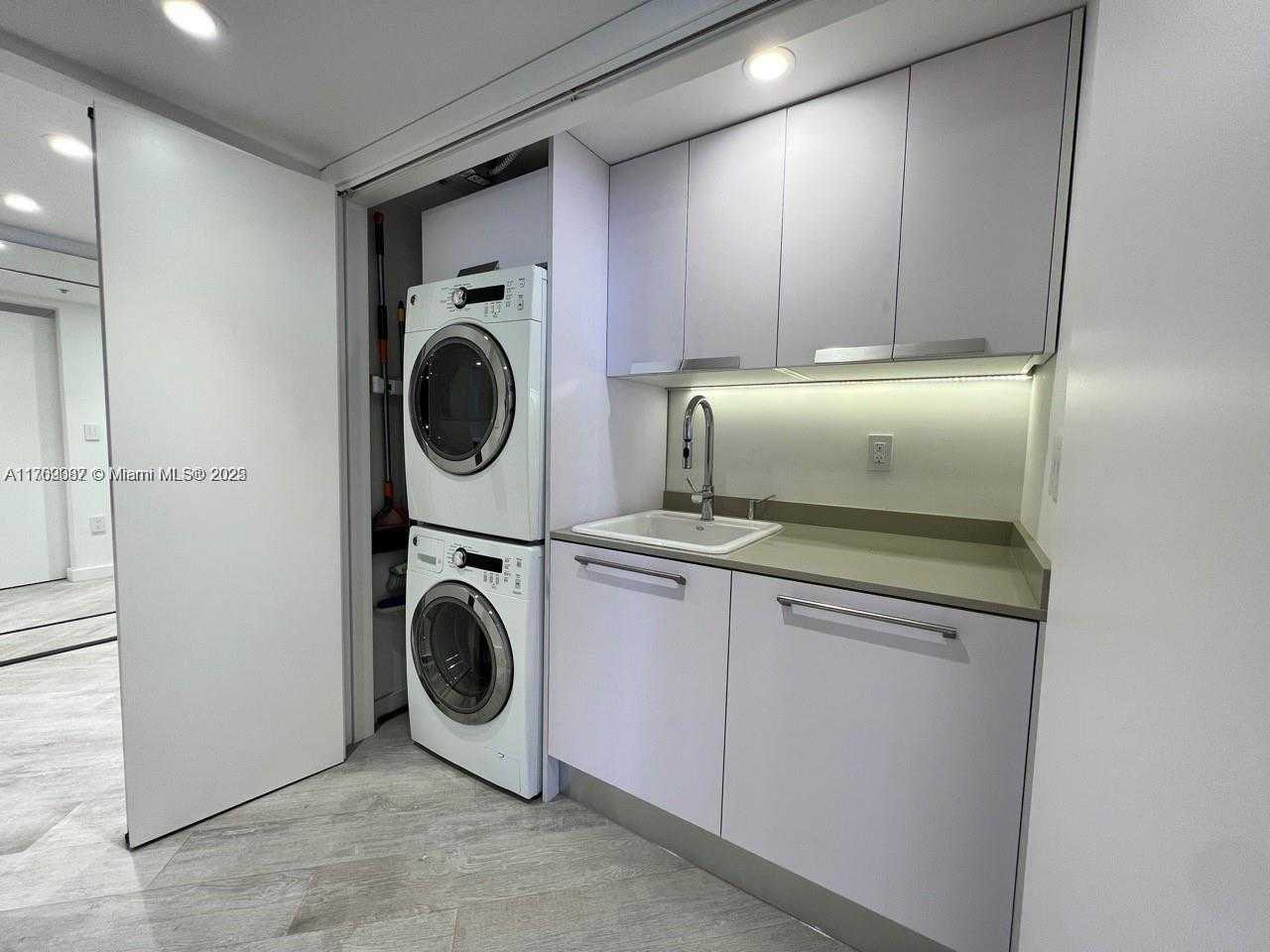 Small Image of 6301 COLLINS AVE #3001, Miami Beach Number 19