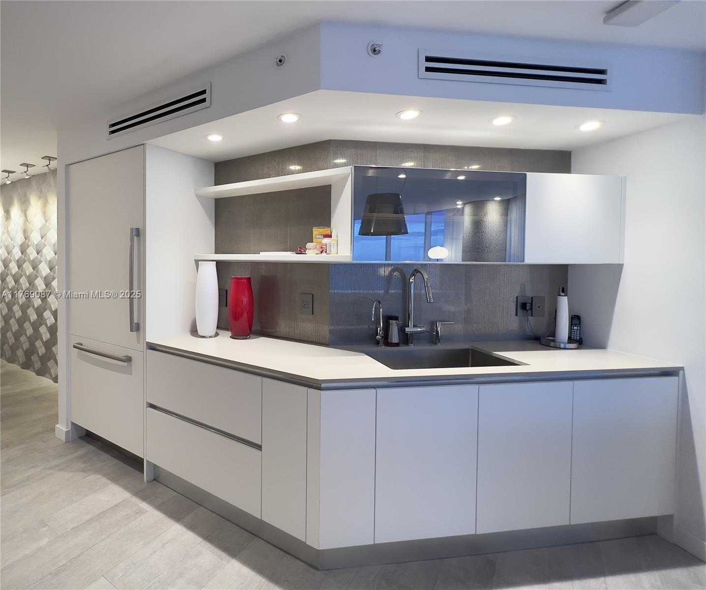 Small Image of 6301 COLLINS AVE #3001, Miami Beach Number 7