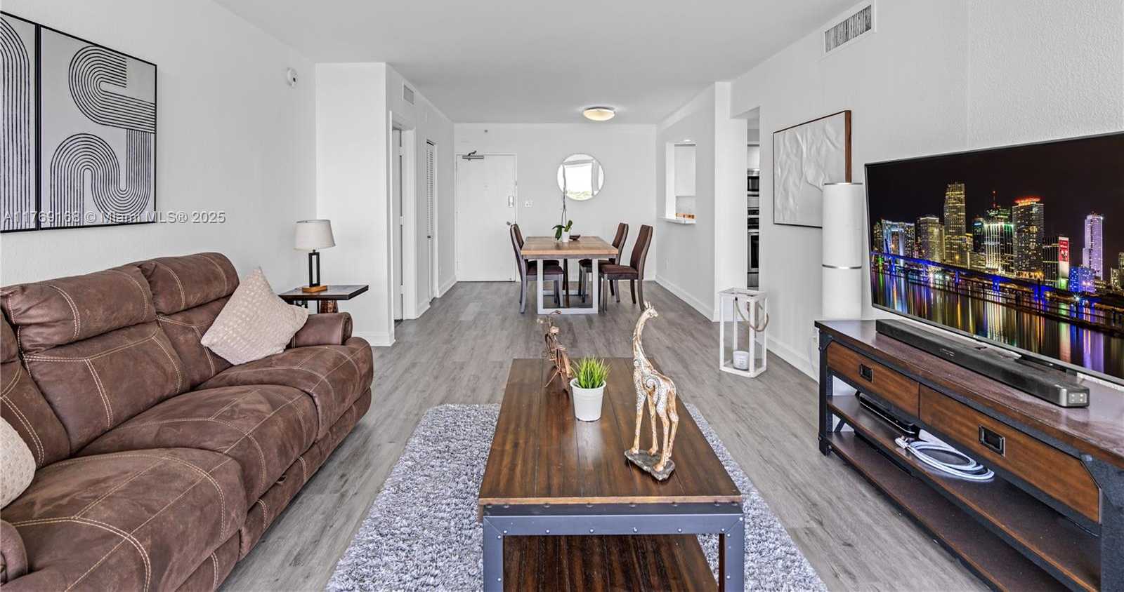 Small Image of 5600 COLLINS AVE #6P, Miami Beach Number 10