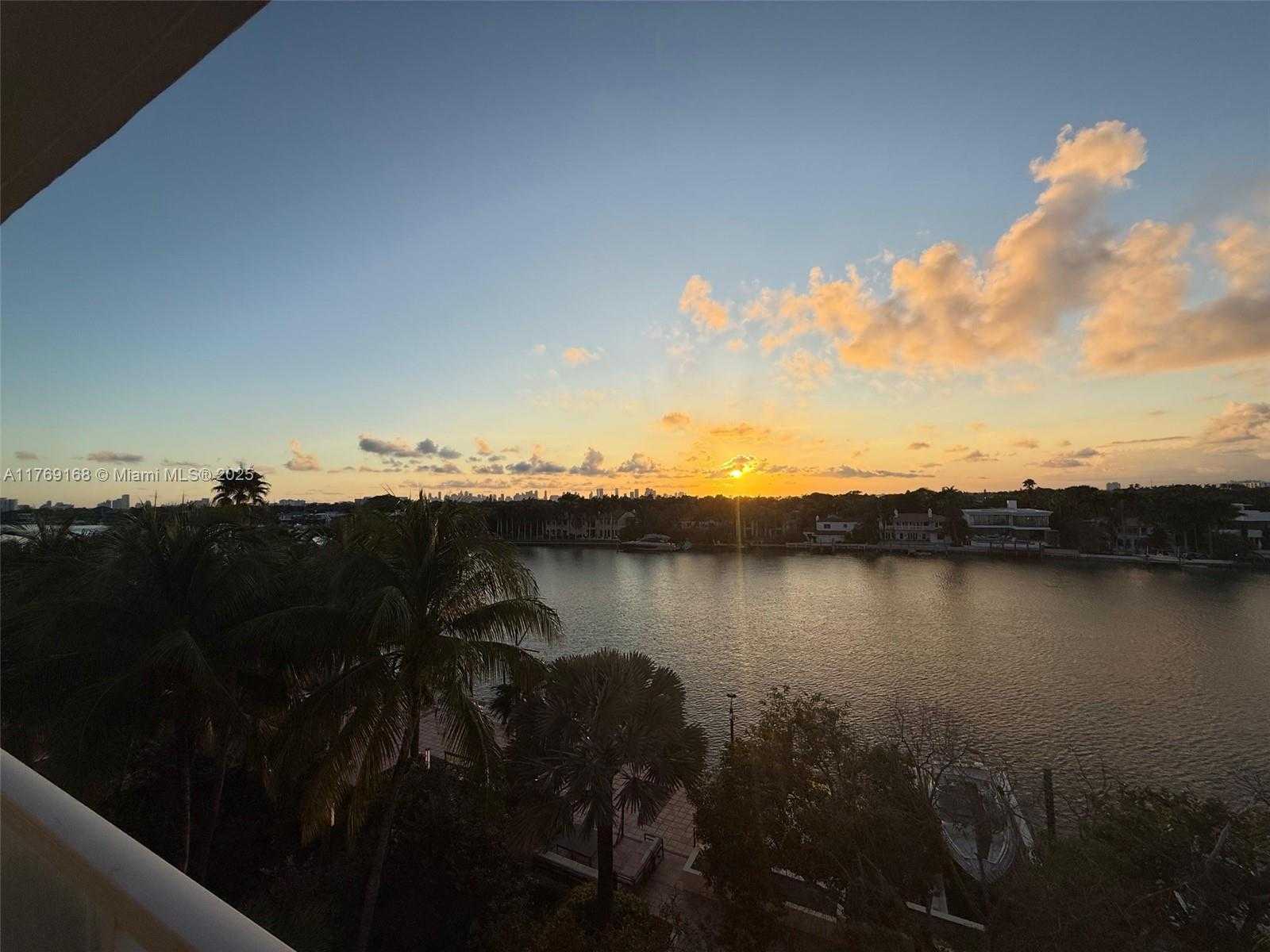 Small Image of 5600 COLLINS AVE #6P, Miami Beach Number 11