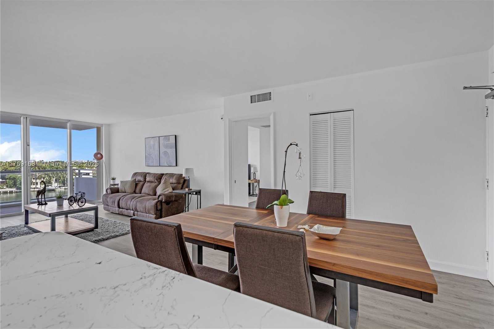 Small Image of 5600 COLLINS AVE #6P, Miami Beach Number 12