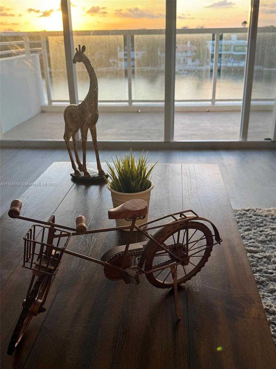 Small Image of 5600 COLLINS AVE #6P, Miami Beach Number 13