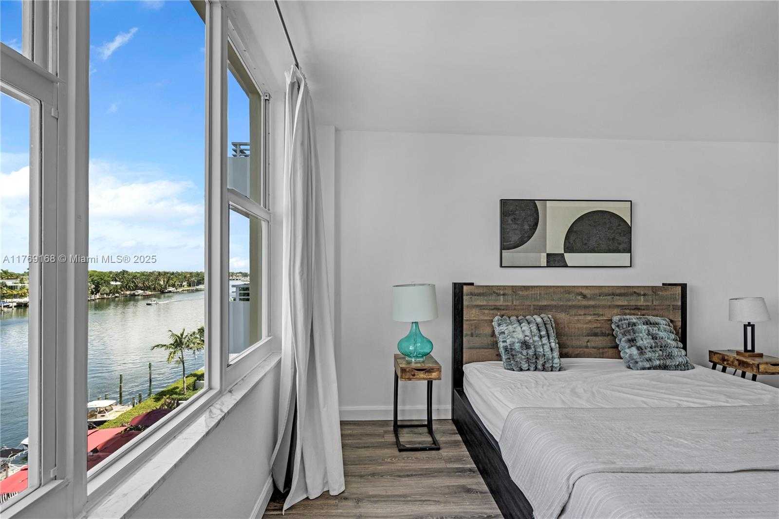 Small Image of 5600 COLLINS AVE #6P, Miami Beach Number 16