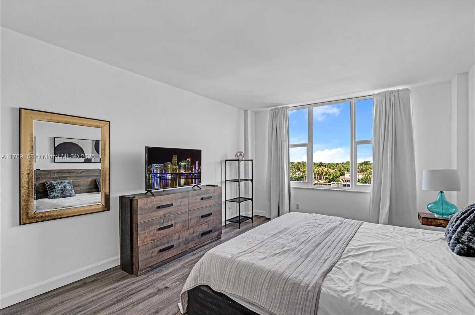 Small Image of 5600 COLLINS AVE #6P, Miami Beach Number 18