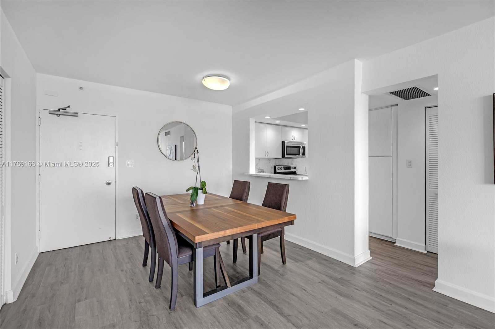 Small Image of 5600 COLLINS AVE #6P, Miami Beach Number 21