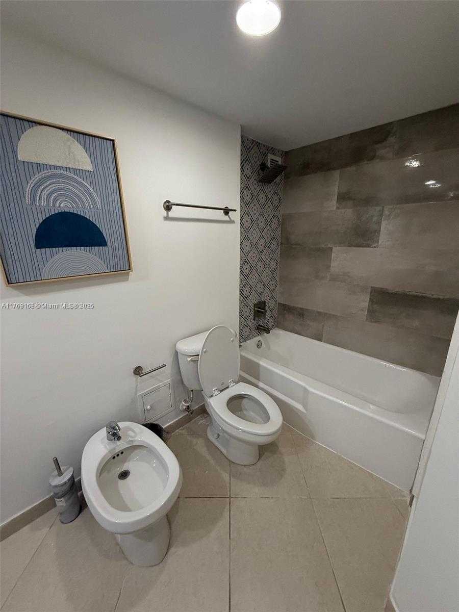 Small Image of 5600 COLLINS AVE #6P, Miami Beach Number 23