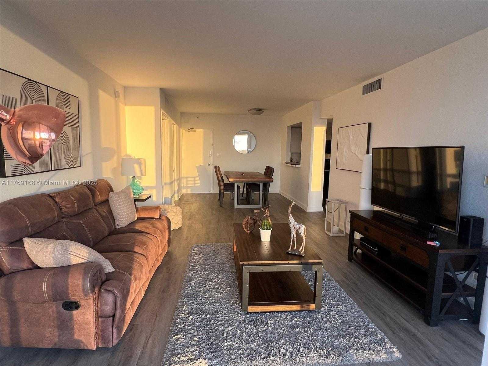 Small Image of 5600 COLLINS AVE #6P, Miami Beach Number 24