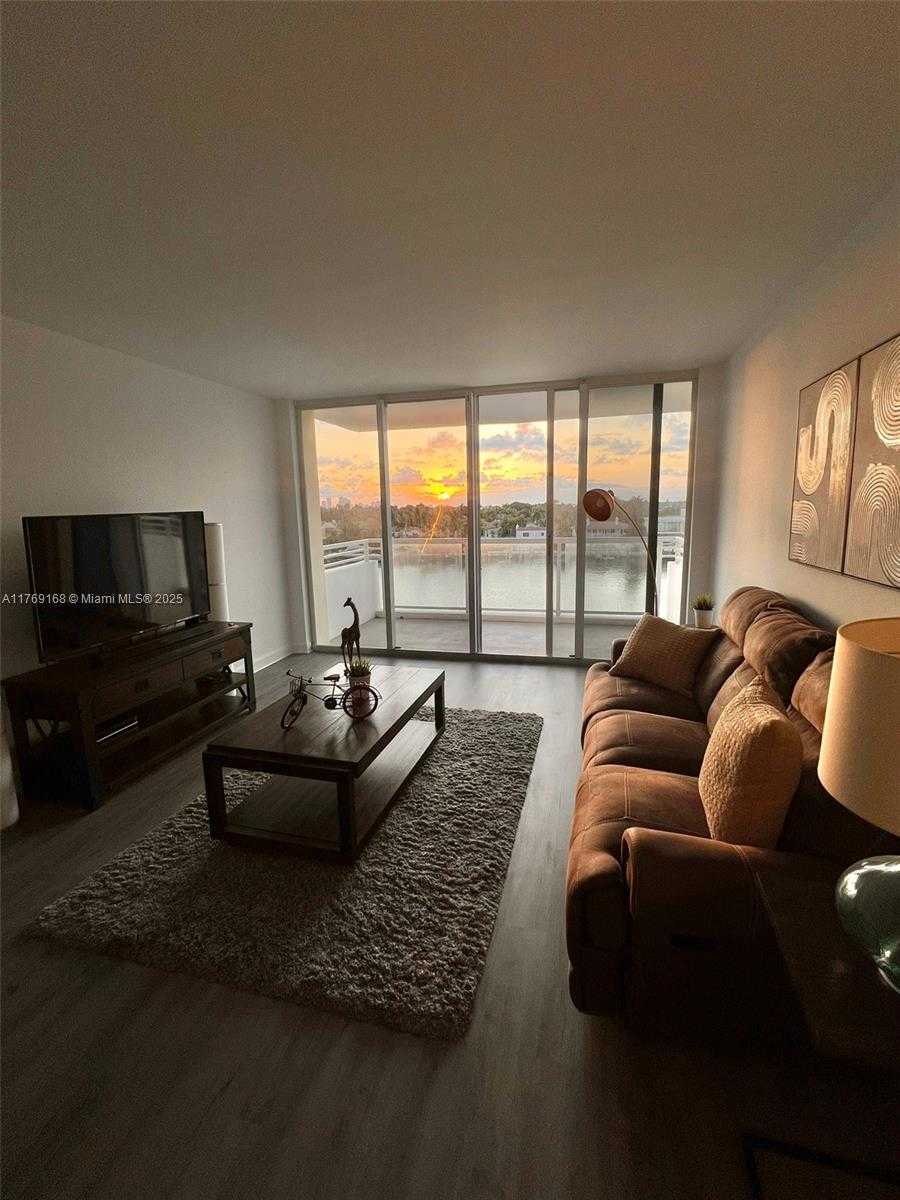 Small Image of 5600 COLLINS AVE #6P, Miami Beach Number 28