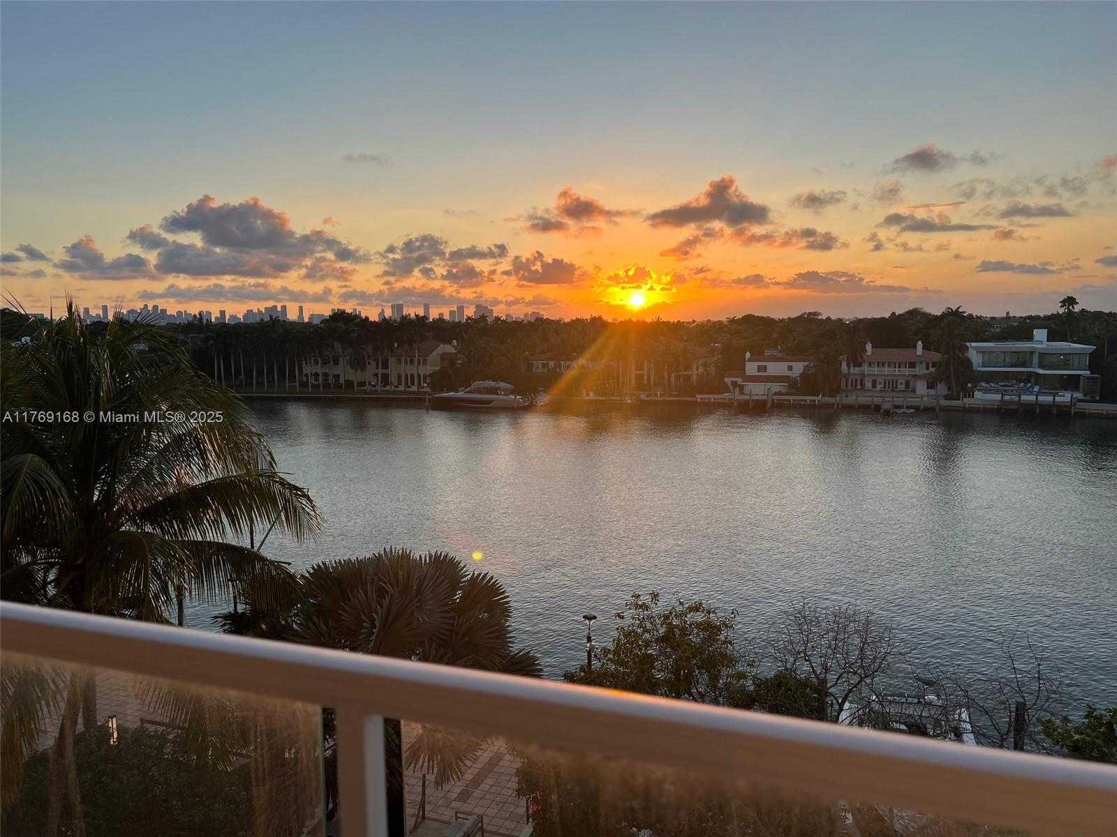 Small Image of 5600 COLLINS AVE #6P, Miami Beach Number 30