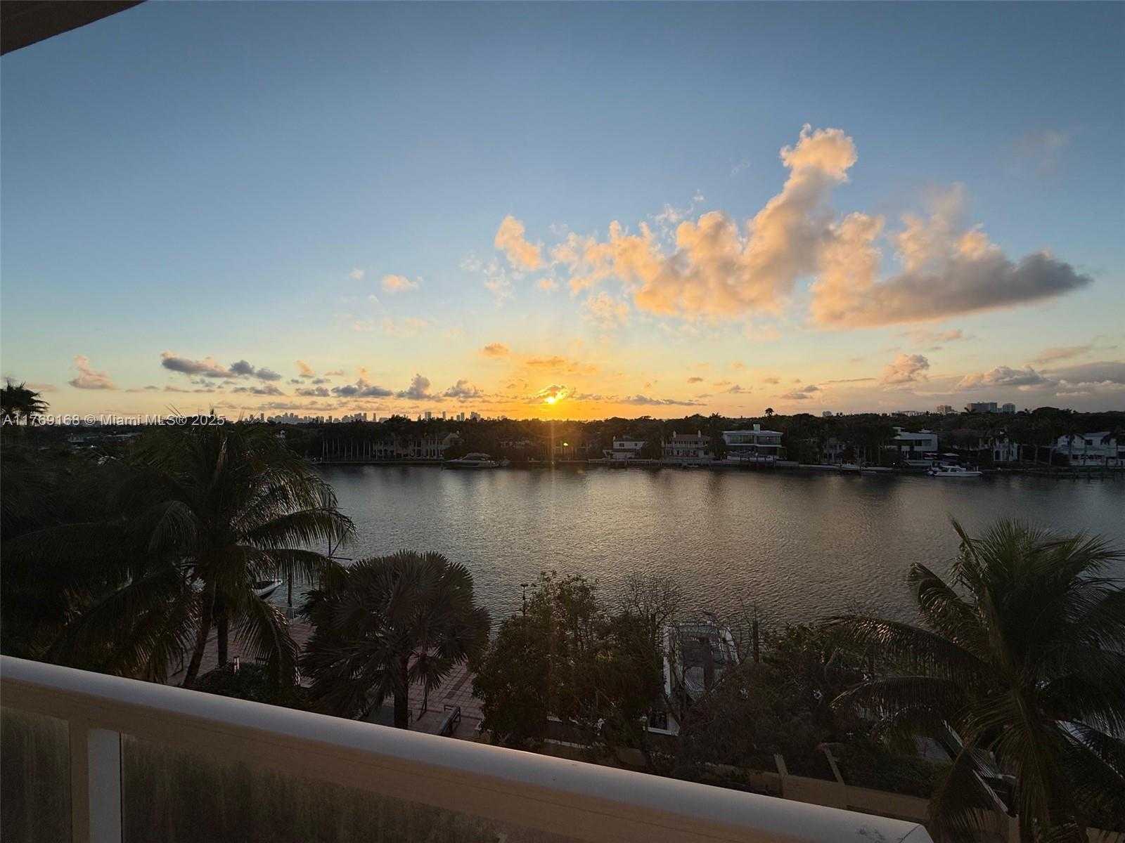 Small Image of 5600 COLLINS AVE #6P, Miami Beach Number 32