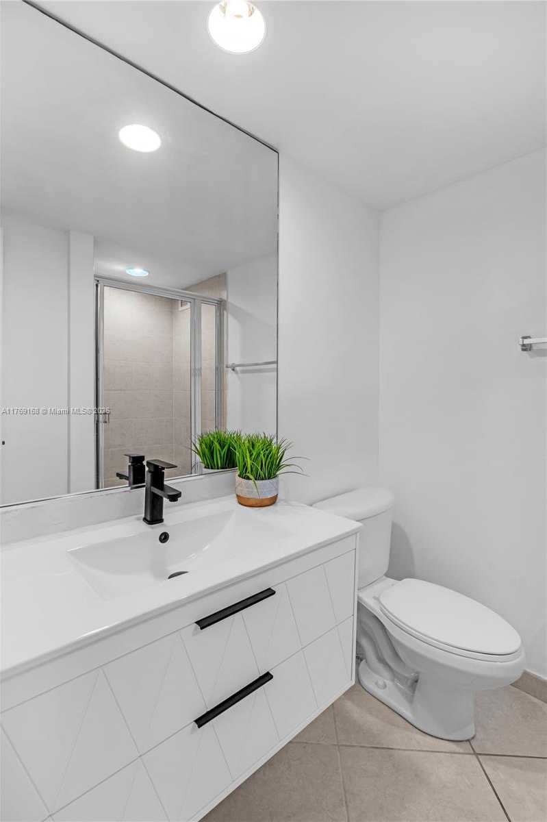 Small Image of 5600 COLLINS AVE #6P, Miami Beach Number 36