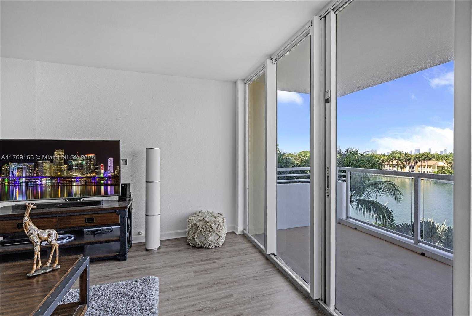Small Image of 5600 COLLINS AVE #6P, Miami Beach Number 5